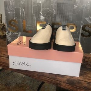 Clear and faxfur toe in slides